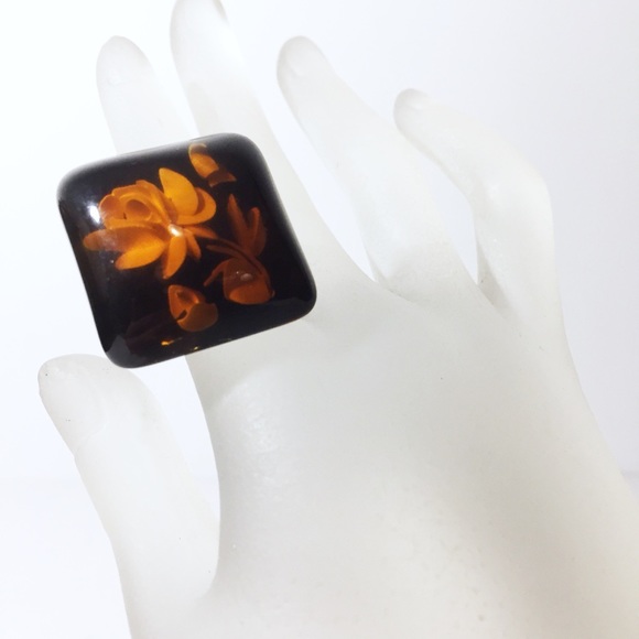 Reverse carved floral Bakelite ring - Picture 1 of 7